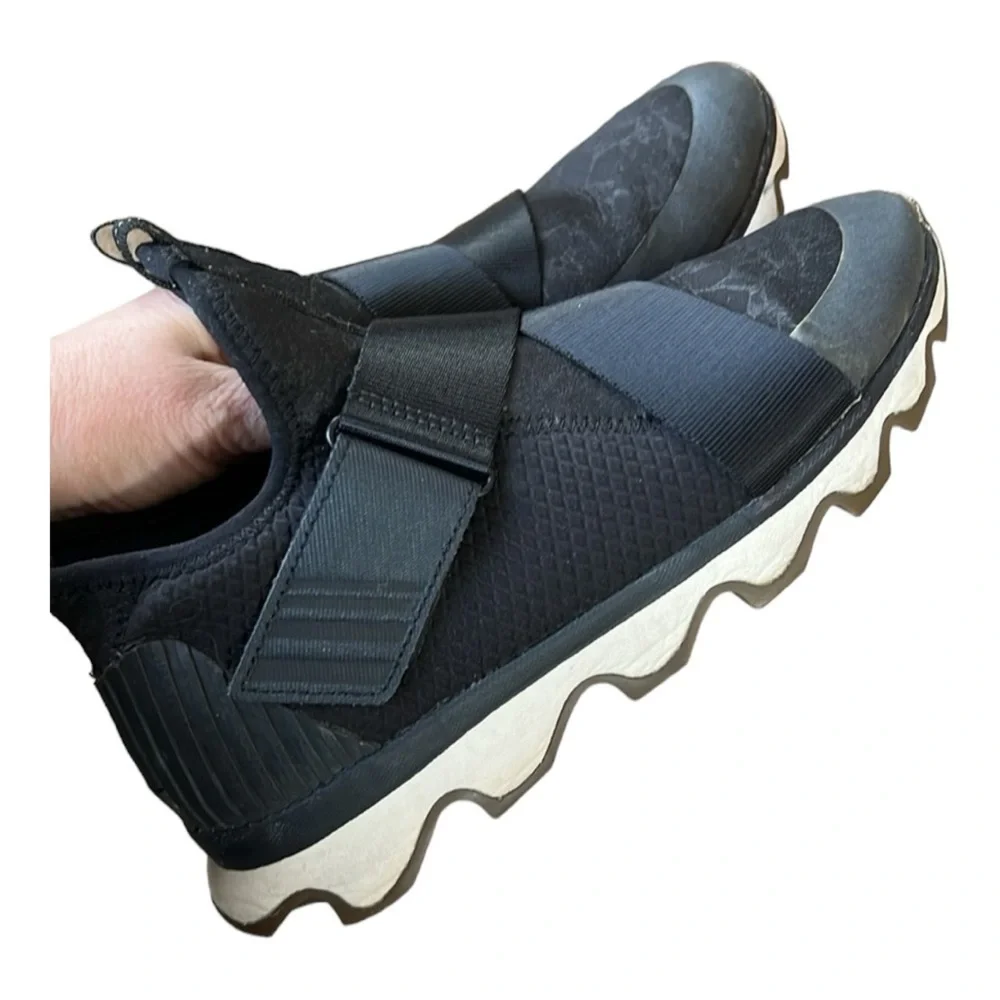 Sorel waterproof kinetic sneakers 9